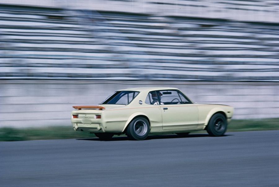  Nissan Skyline 2000 GT-R Racing 1971 года  (фото 6 из 10)